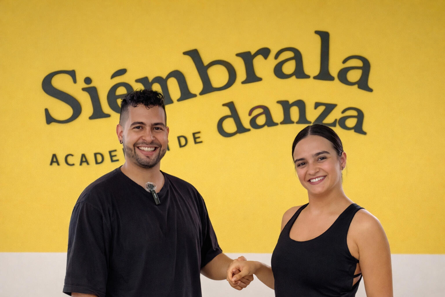 Salsa Dance School Private salsa lesson in Medellín for solo travelers and beginners